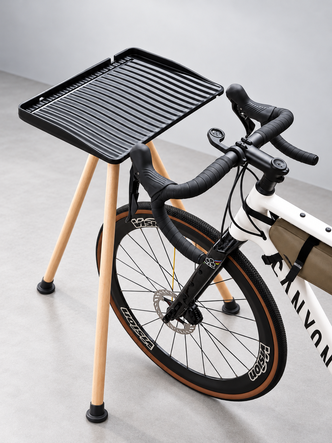 Rollentrainer-Tisch aus Buche & 3D-Druck